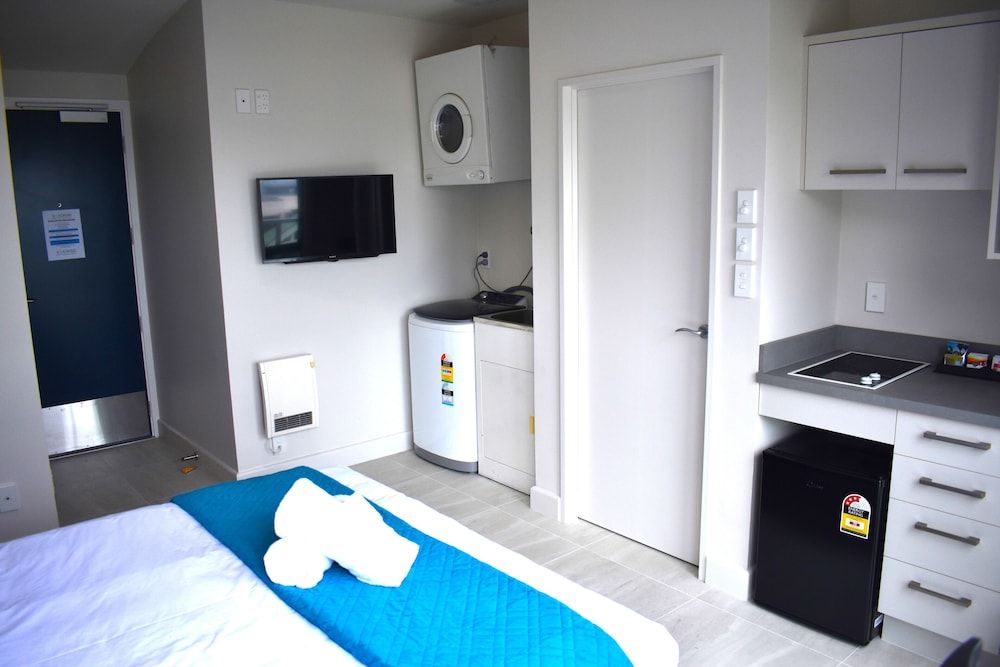 6 on Adams Superior Studio, Bay View