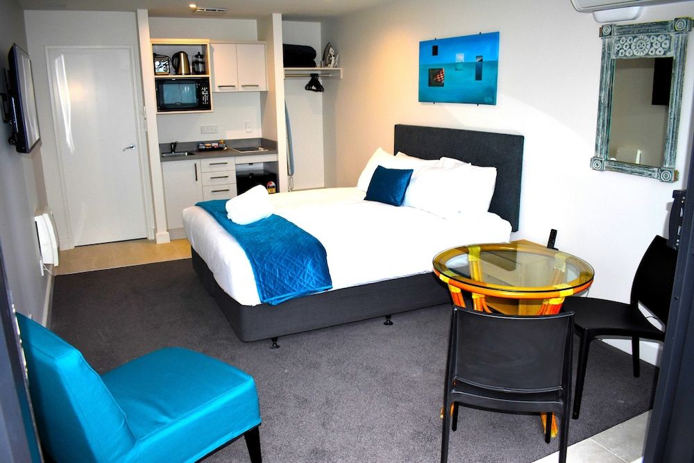 6 on Adams Business Studio 3