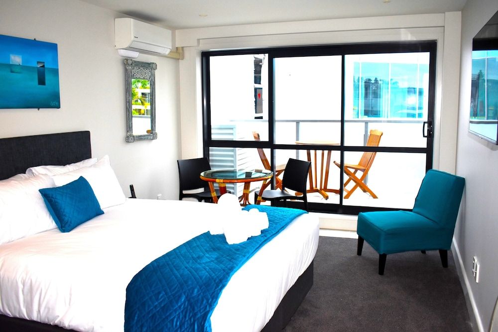 6 on Adams Business Studio 2