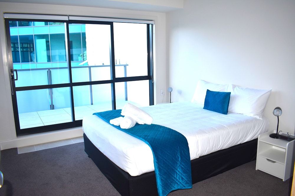 6 on Adams Economy Apartment 2