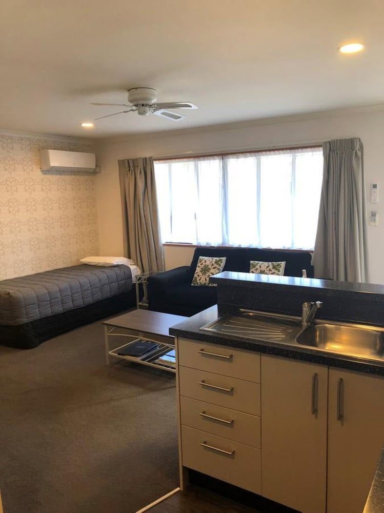 Bethlehem Motor Inn Standard Suite, 1 Bedroom, Non Smoking, Kitchenette (Suite) 2