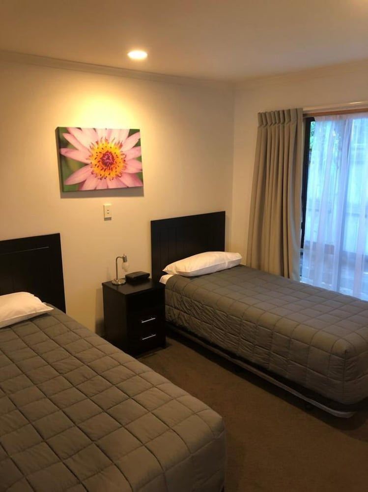 Bethlehem Motor Inn Family Suite, Multiple Beds, Non Smoking, Kitchenette (Suite) 2