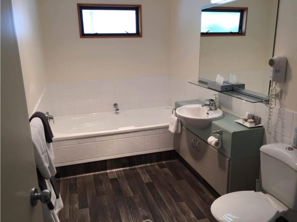 Bethlehem Motor Inn Family Suite, Multiple Beds, Non Smoking, Kitchenette (Suite) 4