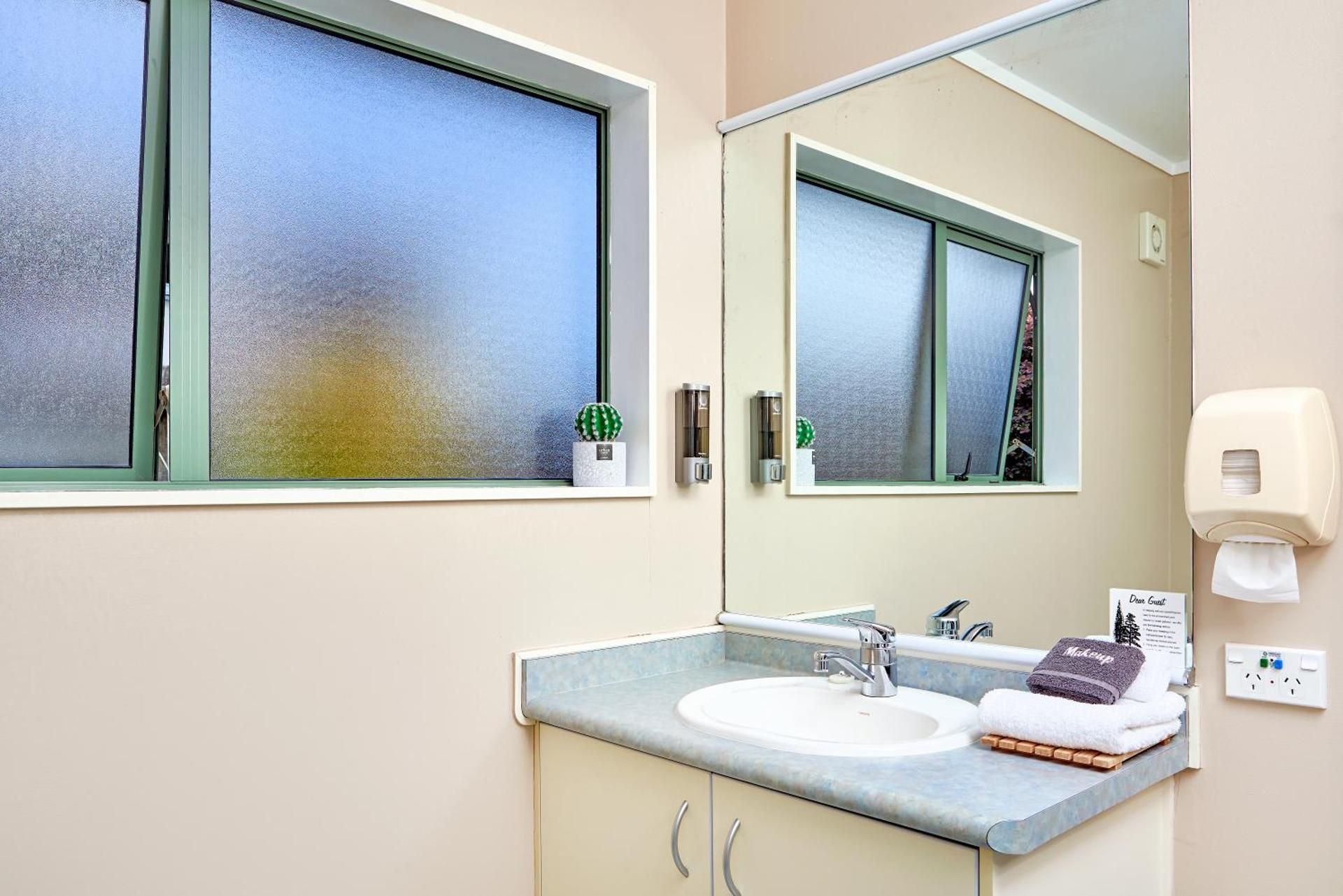 Barringtons Motor Lodge Double or Twin Room 2