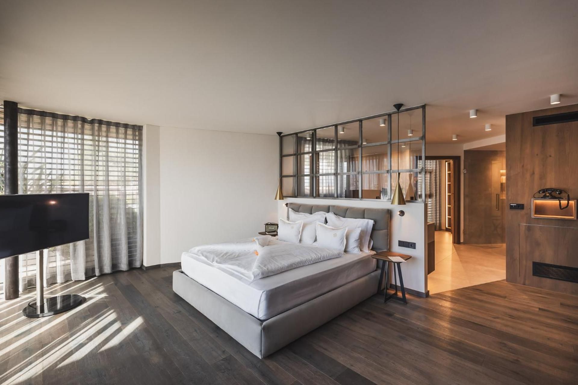 Penthouse Suite with private Pool and Sauna