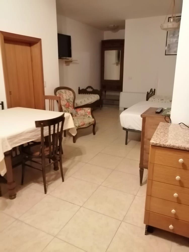 Villa Aresco Triple Room (Breakfast Excluded) with Private Bathroom 2