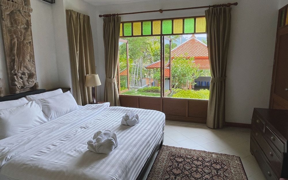 Baleeyan Deluxe Villa, 1 King Bed with Sofa bed, Kitchen, Pool View 2