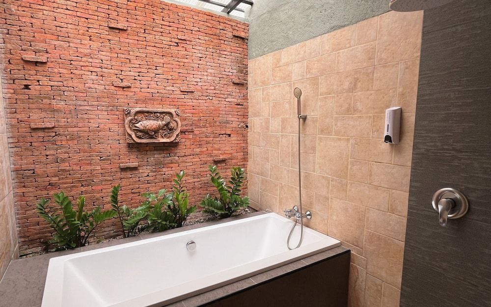 Baleeyan Standard Villa, 1 King Bed, Non Smoking, Pool View 5