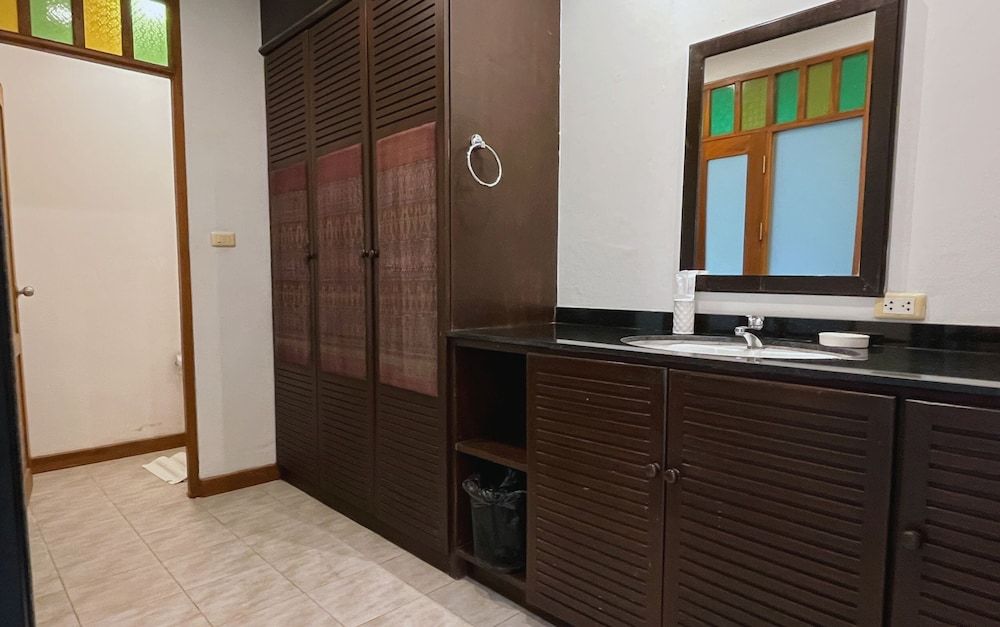 Baleeyan Deluxe Villa, 1 King Bed with Sofa bed, Kitchen, Pool View 7