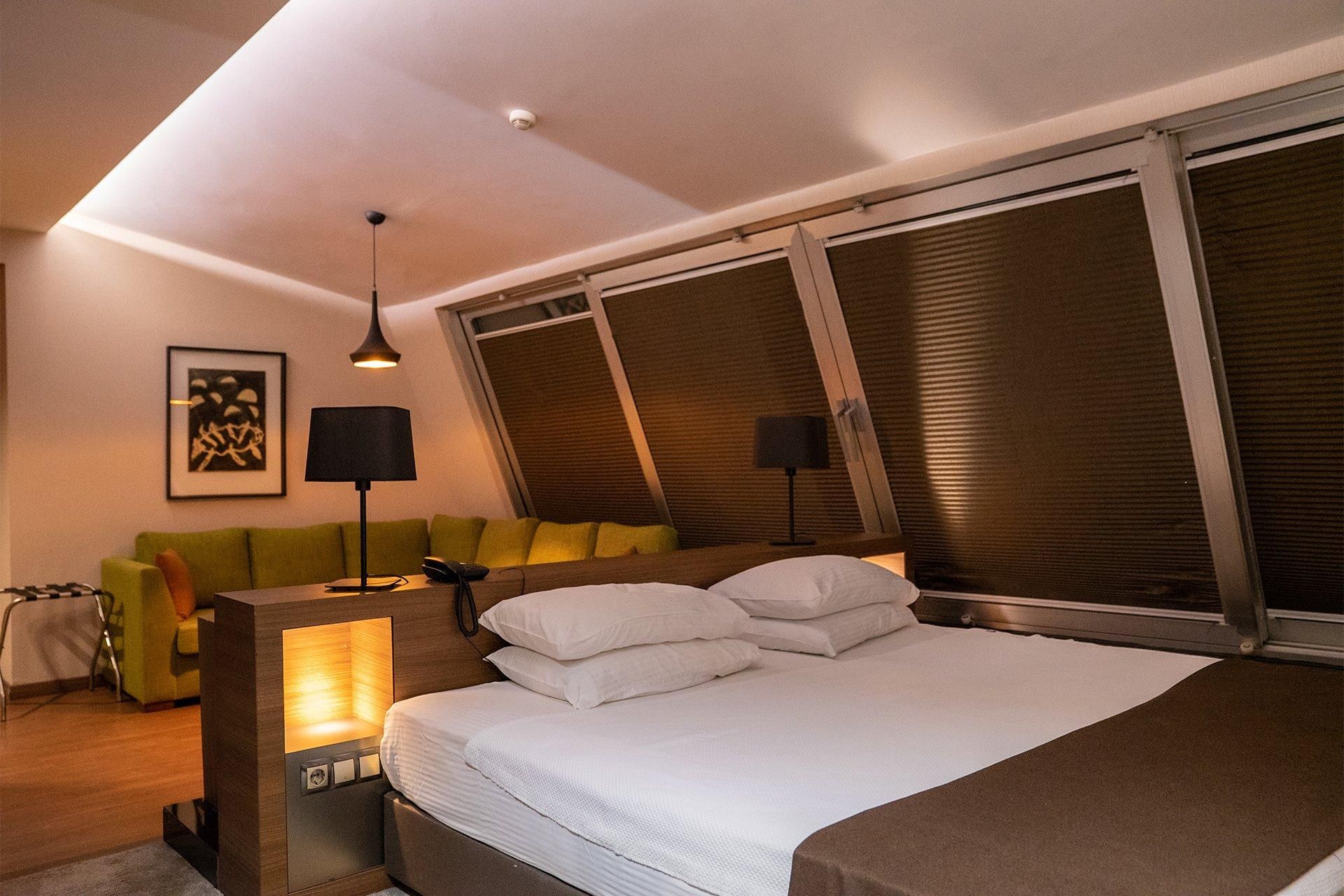 Rooftop City View Suite