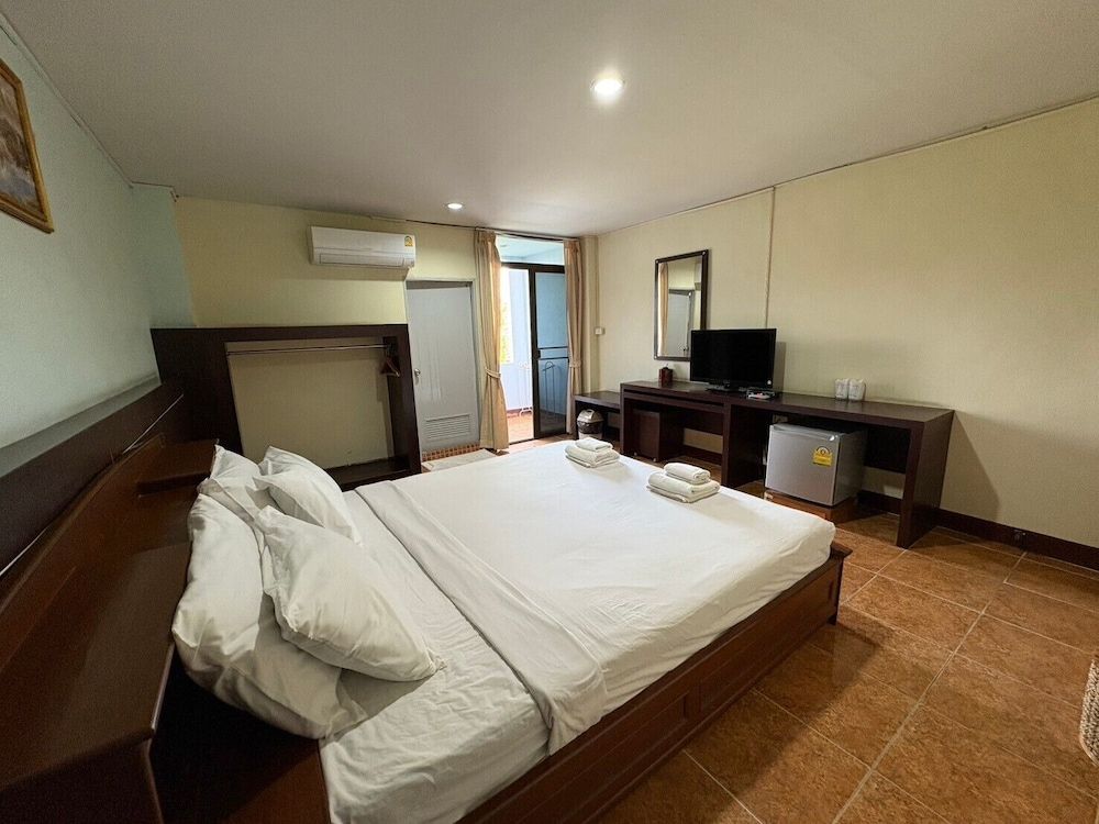 Cabbages & Condoms Hotel Ratchaburi Deluxe Double Room, Balcony, Garden View 11