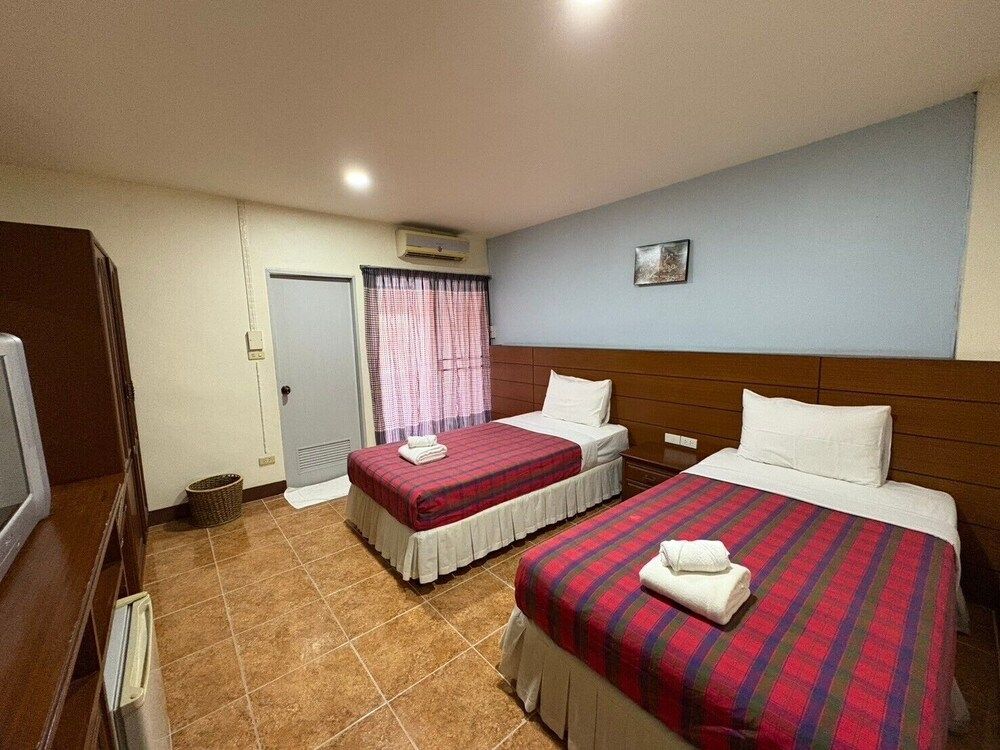 Cabbages & Condoms Hotel Ratchaburi Deluxe Twin Room, Balcony, Garden View 6