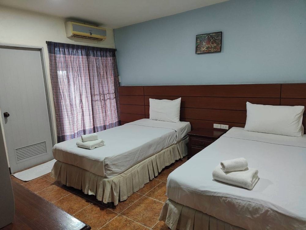 Cabbages & Condoms Hotel Ratchaburi Deluxe Twin Room, Balcony, Garden View 3