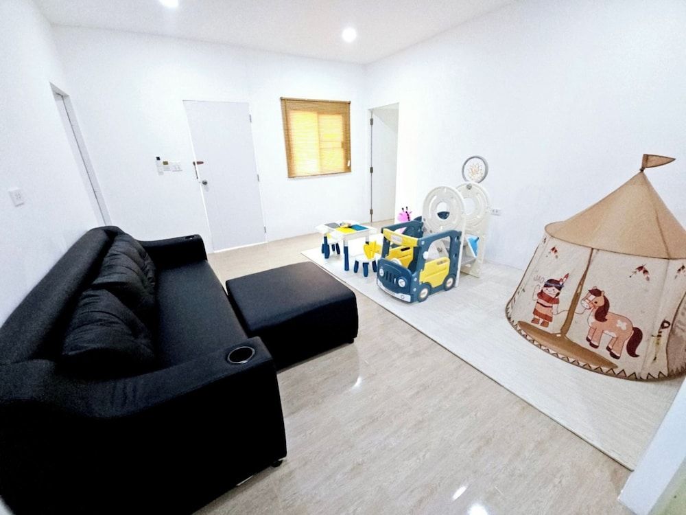 Suvarn Gleaw Thong Resort Family Room 5