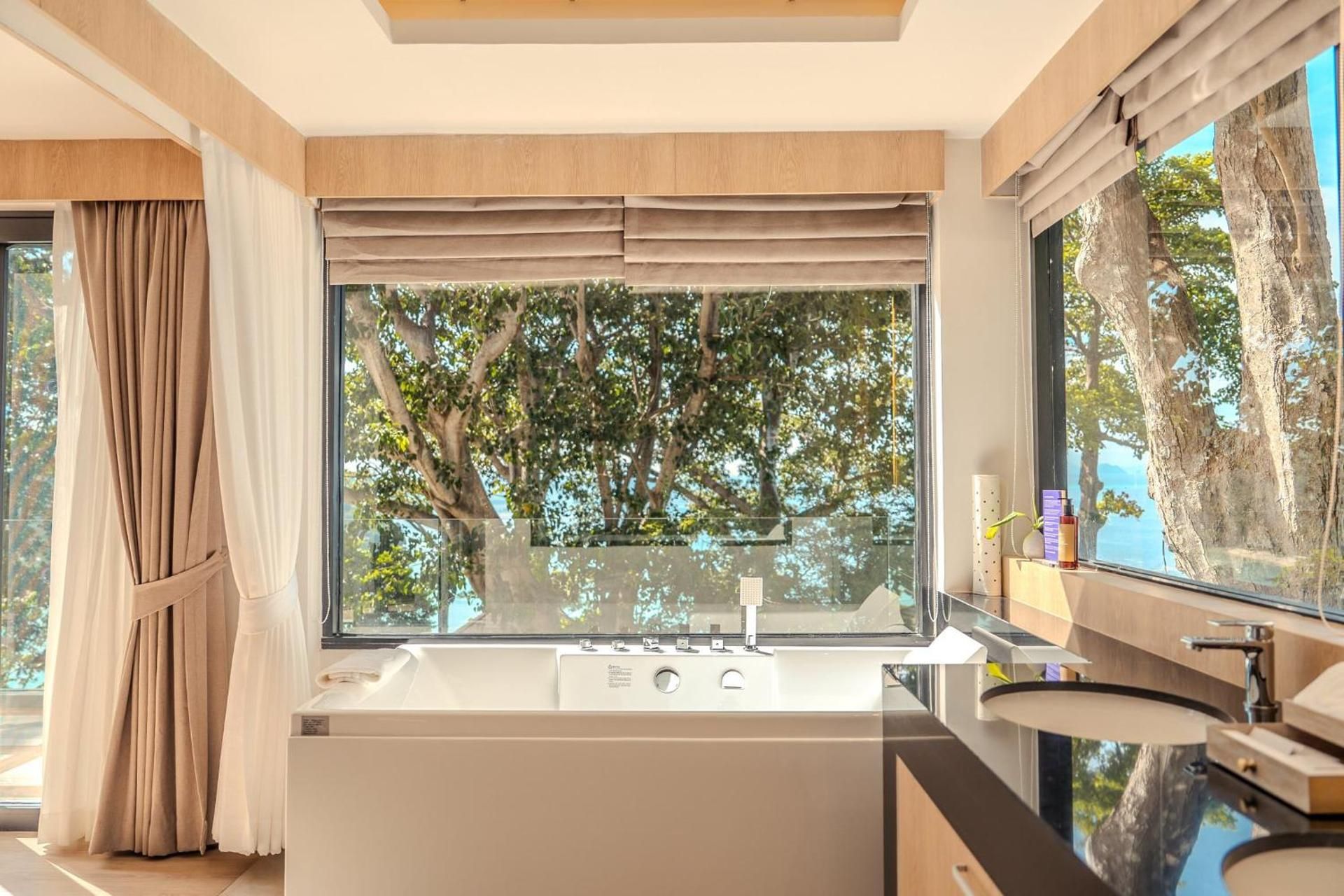 Deluxe Single Room with Sea View