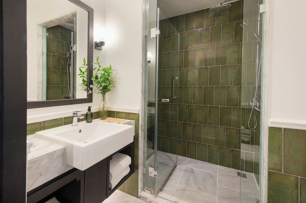 Indochina Hotel Deluxe Balcony Pool Access Room 6