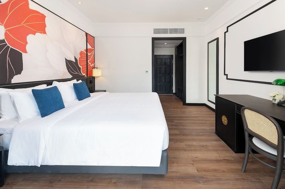 Indochina Hotel Deluxe Balcony Pool Access Room 5