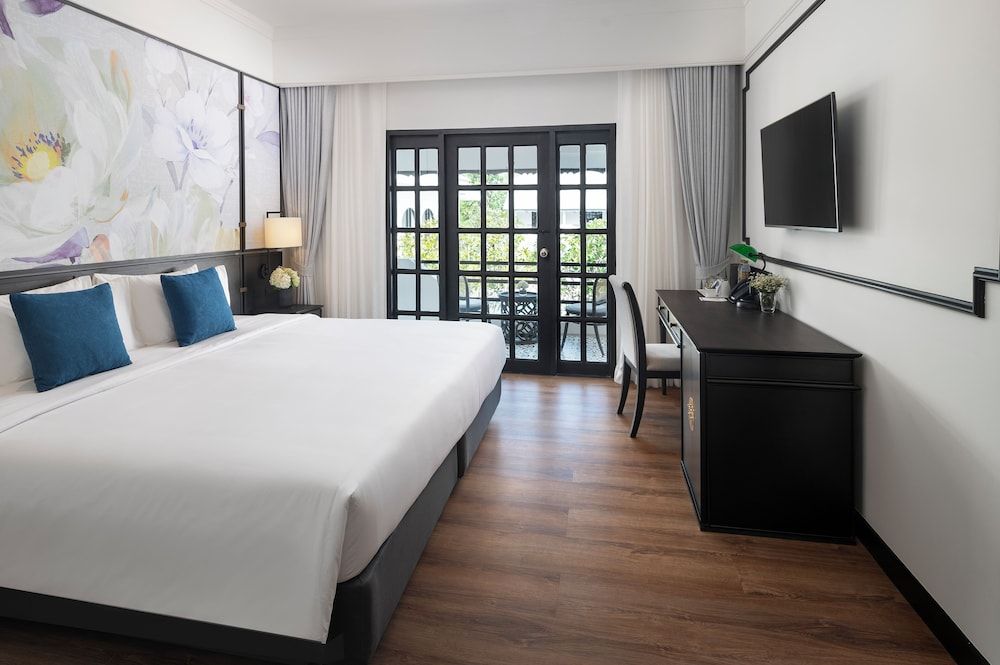 Indochina Hotel Deluxe Balcony Pool Access Room 2