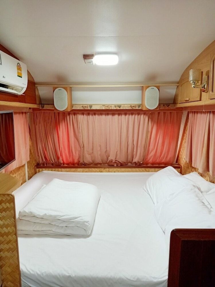 Bannaituek Traditional Mobile Home, River View