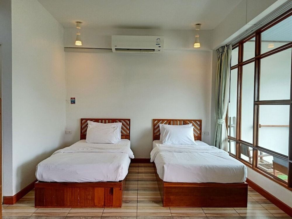 Bannaituek Family Room, River View, Corner