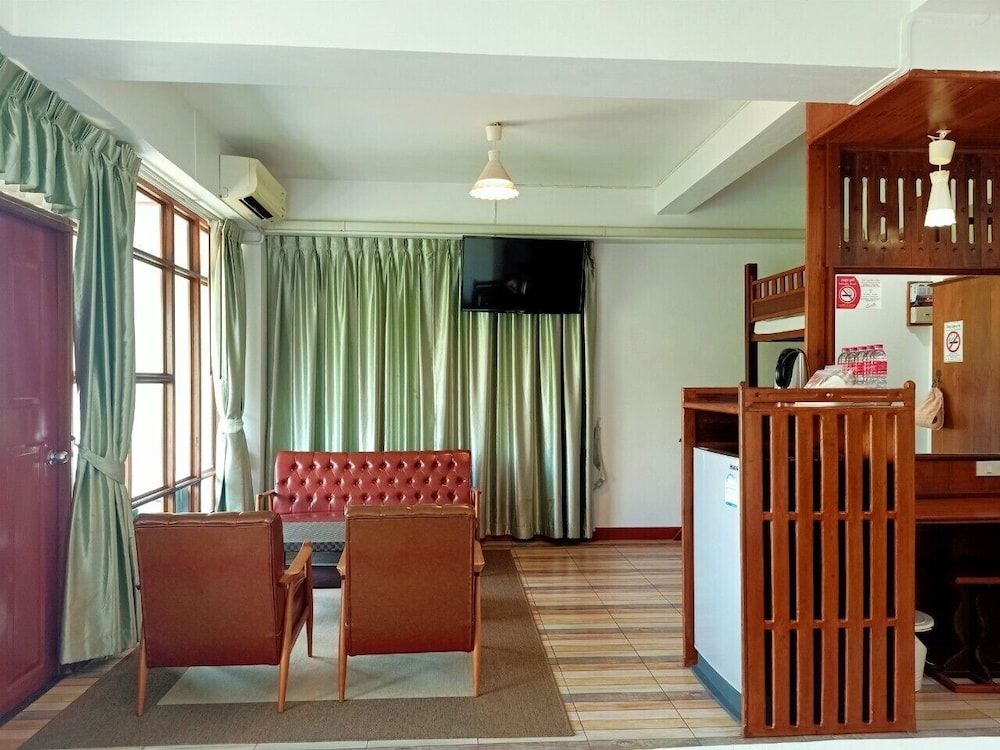 Bannaituek Family Room, River View, Corner 6