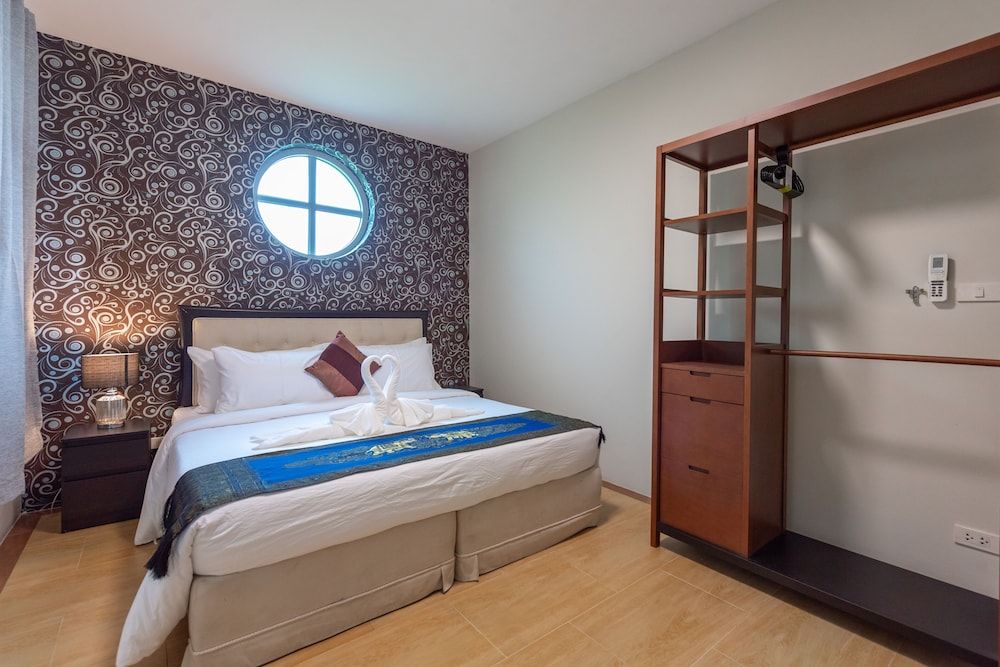 Private Pool Villa Chalong Villa, 5 Bedrooms, Private Pool