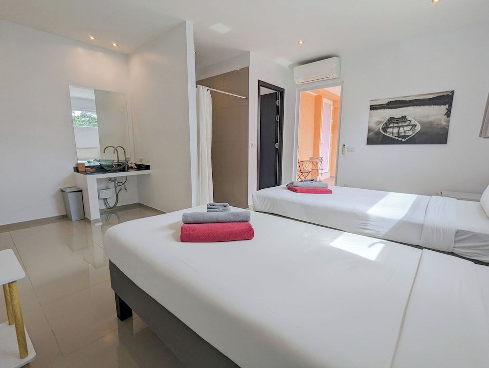 Poolside Apartments and Rooms Room 3