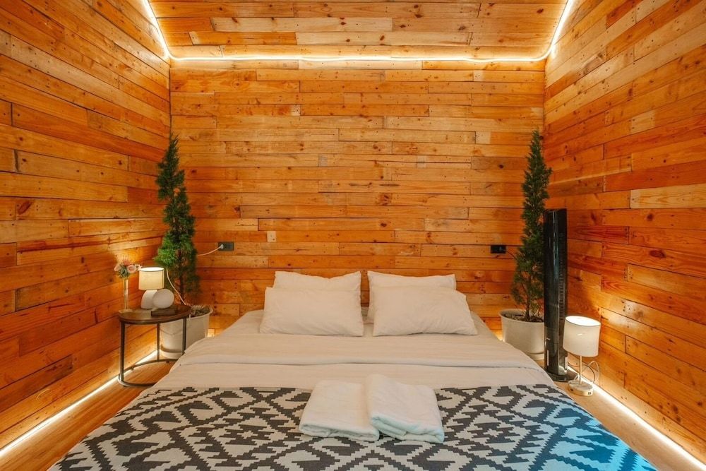 LOUVREFER The Moon 2