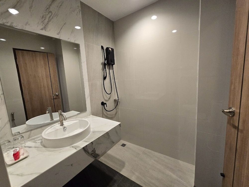 Manee Mantra Hotel Kanchanaburi Family Room 14