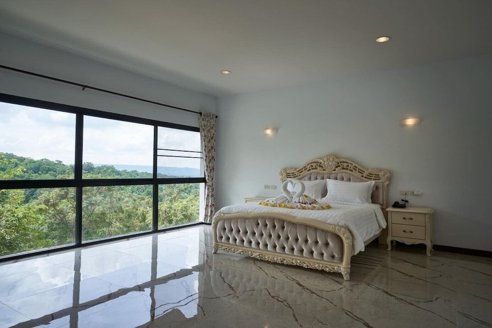 Channgarm Mountain View Resort Honeymoon Suite 3