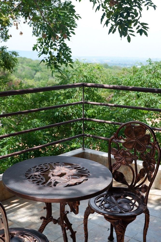 Channgarm Mountain View Resort Honeymoon Suite 4