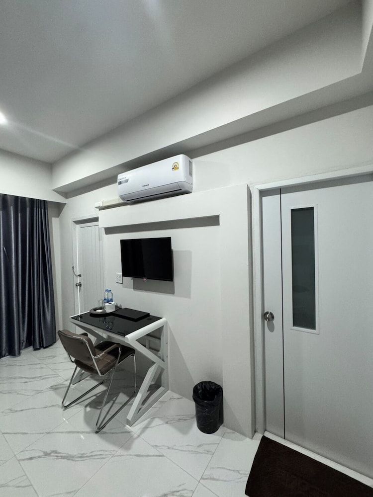 Grand Pruksasiri Hotel Chaiyaphum Basic Twin Room, City View 6