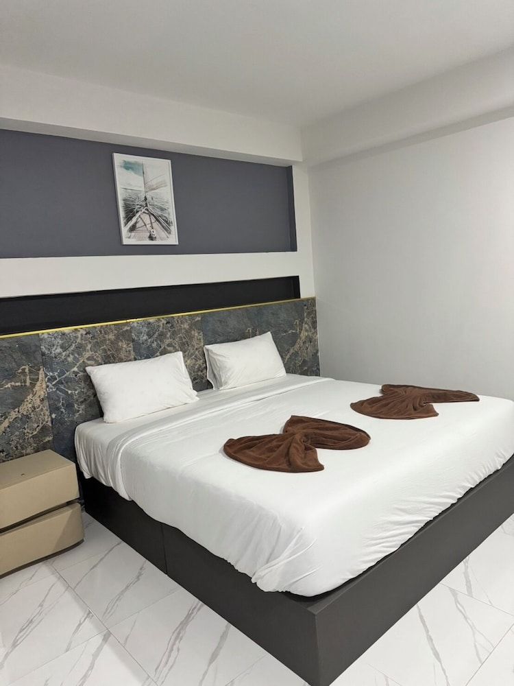 Grand Pruksasiri Hotel Chaiyaphum Basic Double Room, City View 3