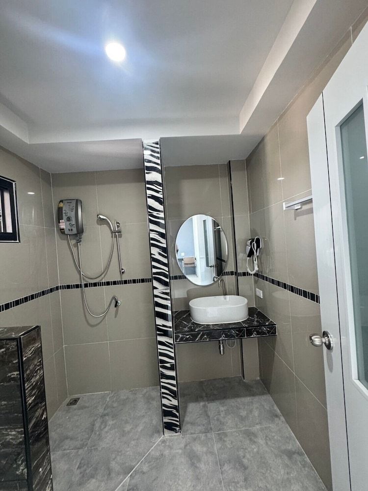 Grand Pruksasiri Hotel Chaiyaphum Basic Twin Room, City View 4