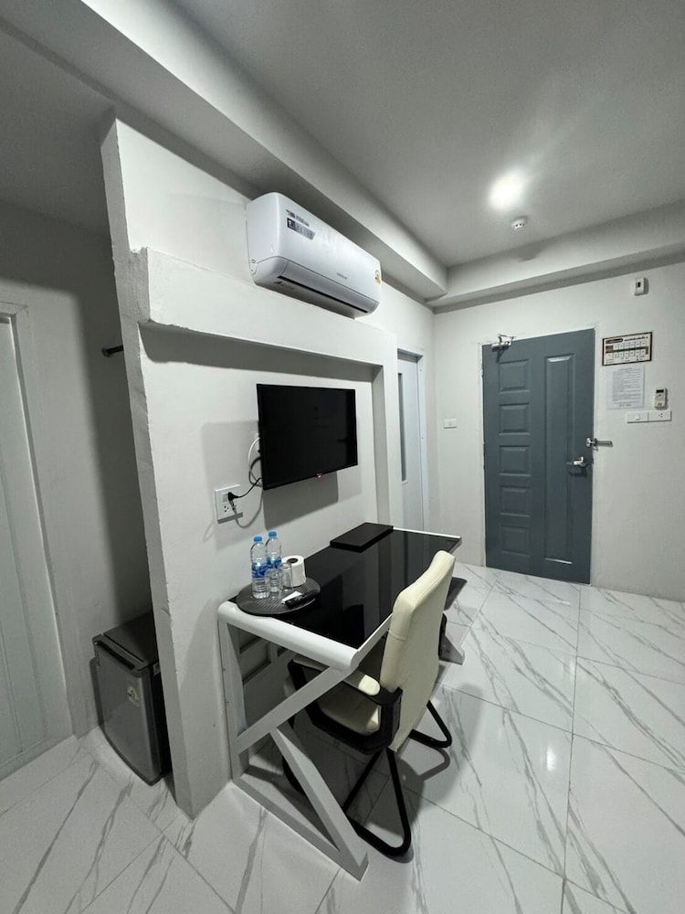 Grand Pruksasiri Hotel Chaiyaphum Basic Twin Room, City View 5