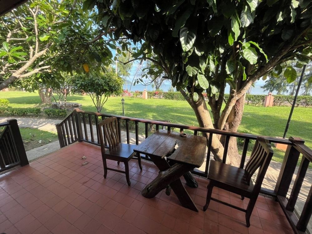 Sailom Resort Bangsaphan Deluxe Double Villa 4