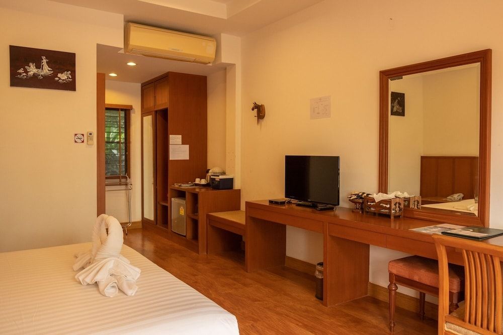 Sailom Resort Bangsaphan Superior Pavilion 6