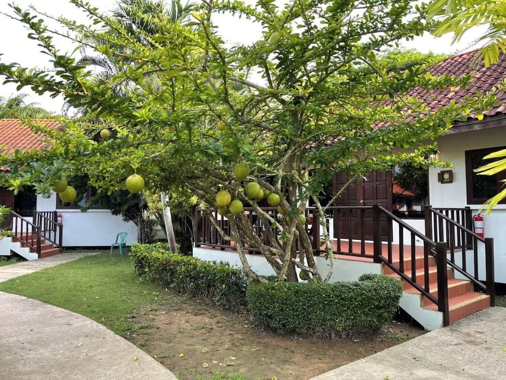 Sailom Resort Bangsaphan