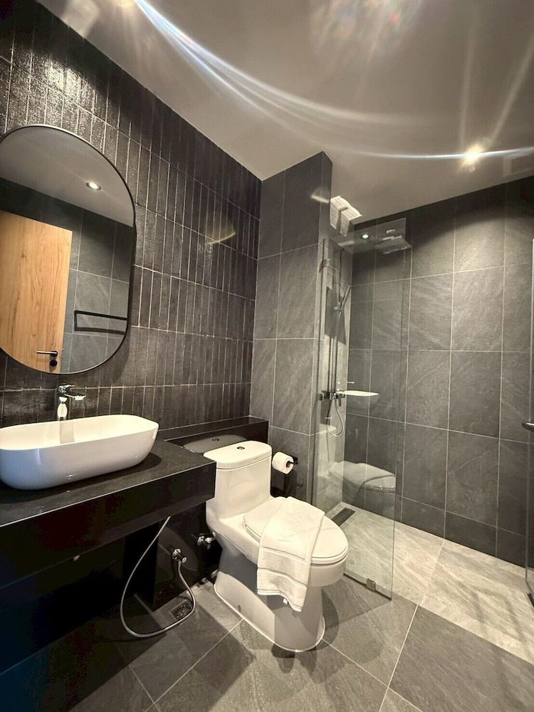 Lush Inn Phuket Deluxe Room 7