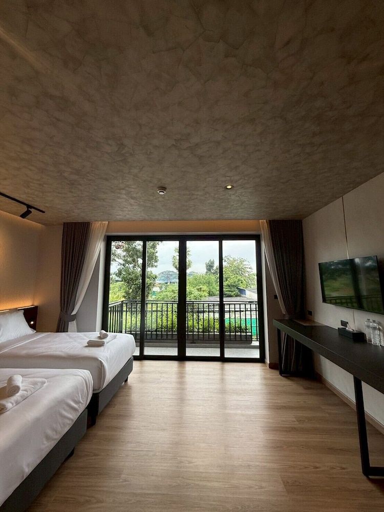 Lush Inn Phuket Deluxe Room 3