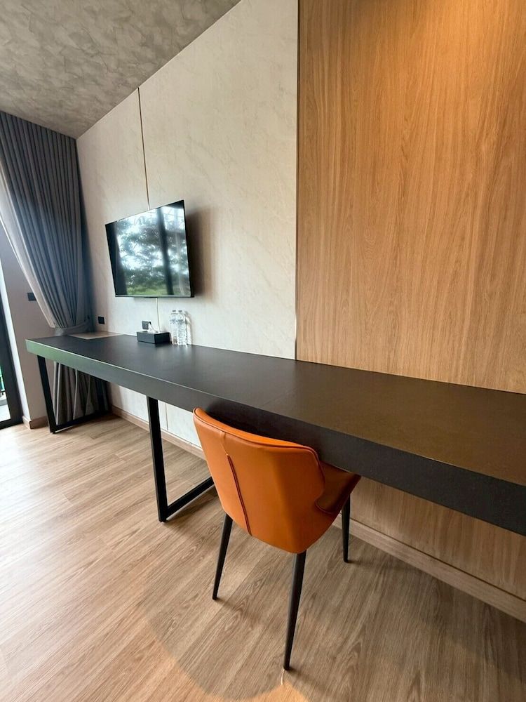 Lush Inn Phuket Deluxe Room 9