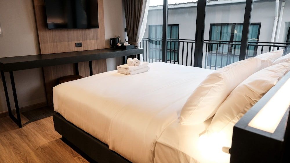 Lush Inn Phuket Family Double or Twin Room 6