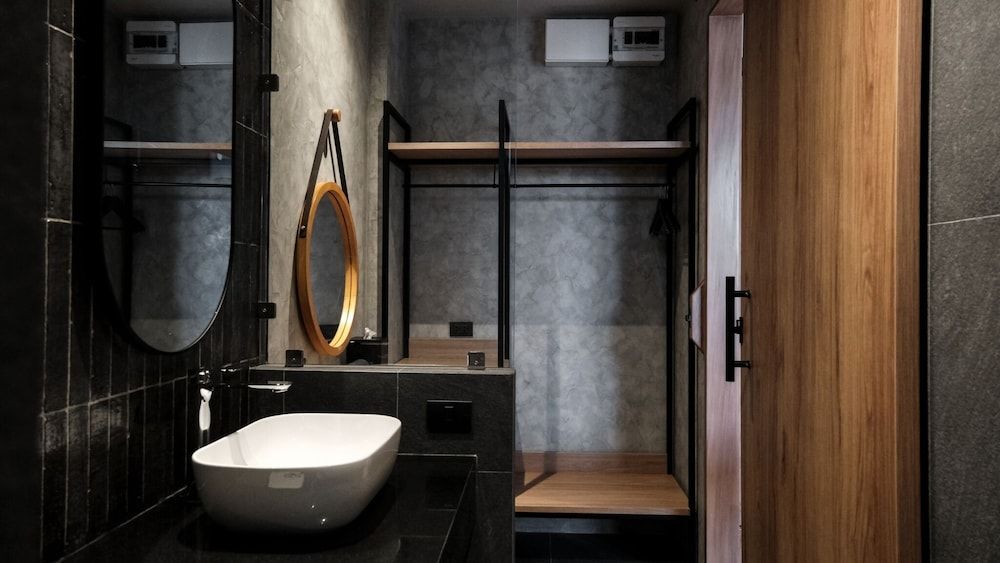 Lush Inn Phuket Family Double or Twin Room 9