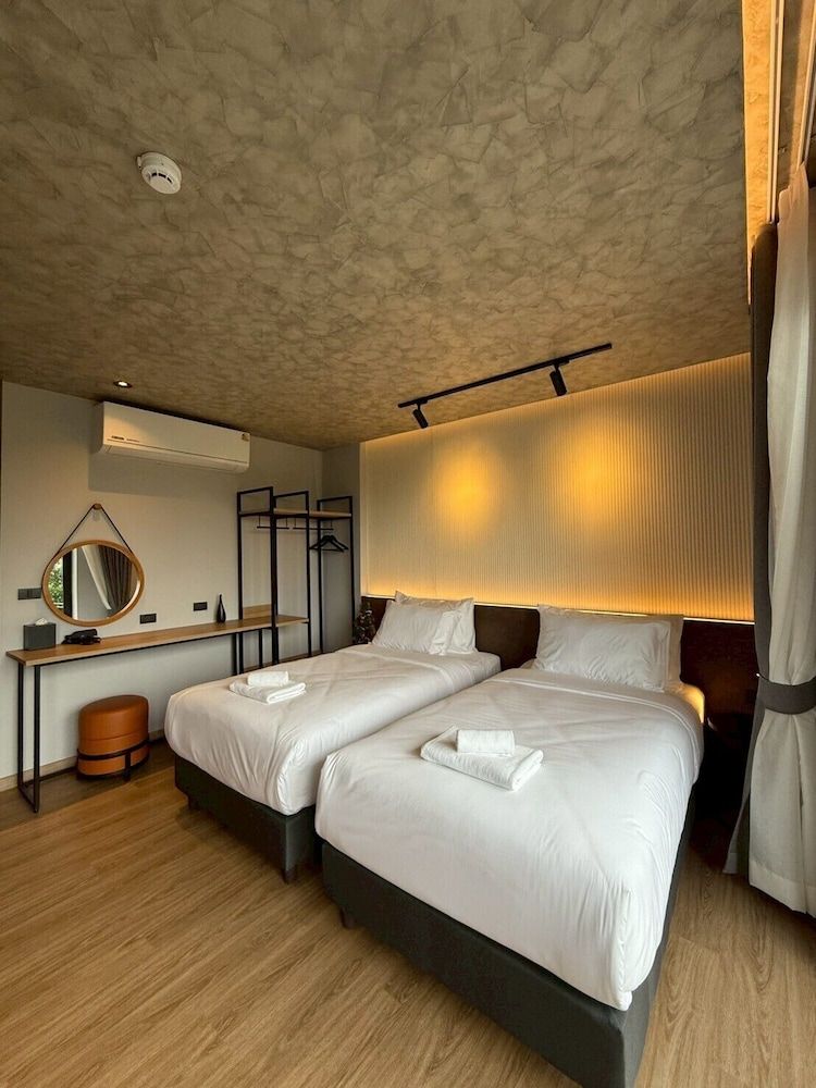 Lush Inn Phuket Deluxe Room