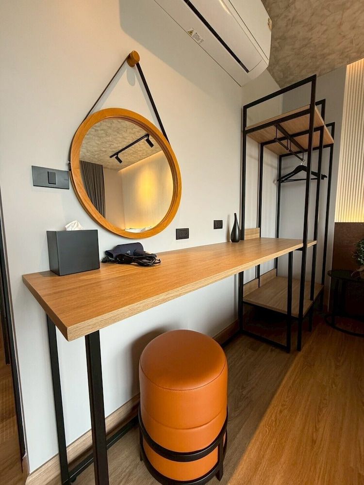 Lush Inn Phuket Deluxe Room 10