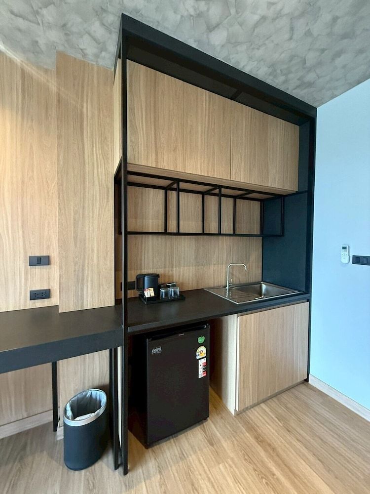 Lush Inn Phuket Deluxe Room 8