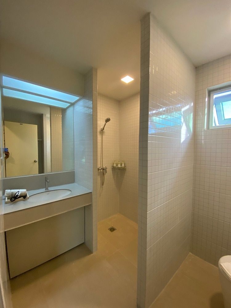 Tree Scape Mountain View Resort Cabin, Hill View 2