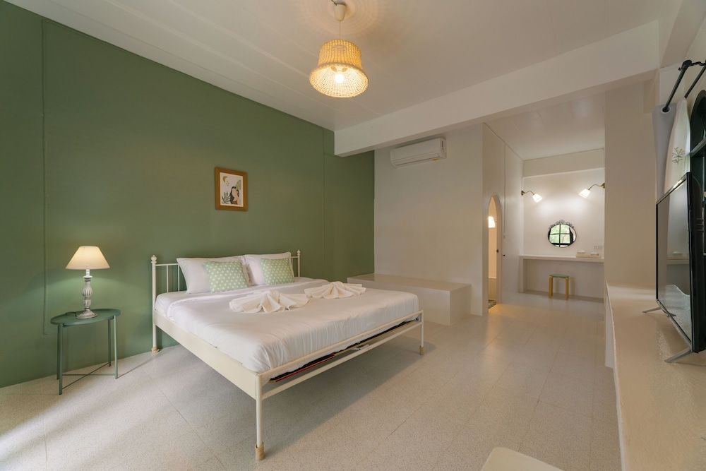 Villa La Flora Kaeng Krachan Deluxe Room, River View 2