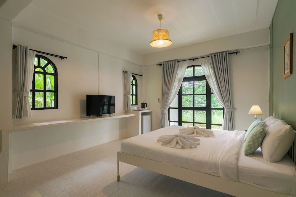 Villa La Flora Kaeng Krachan Deluxe Room, River View