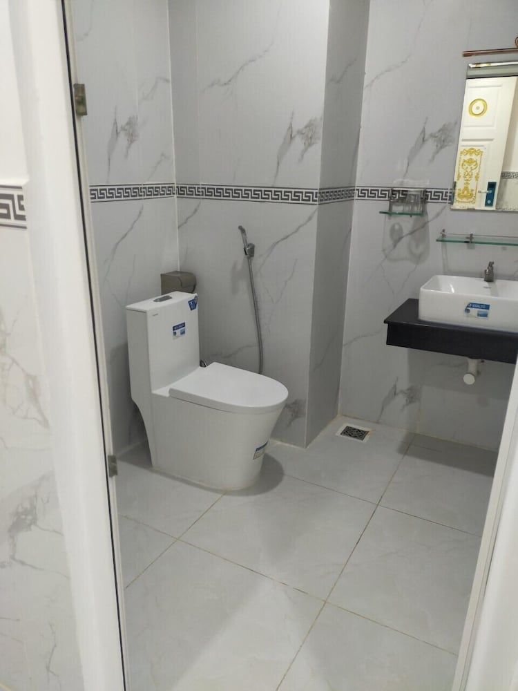 Cao Lanh Hotel Basic Single Room, 1 Bedroom, Refrigerator, Pool View 8